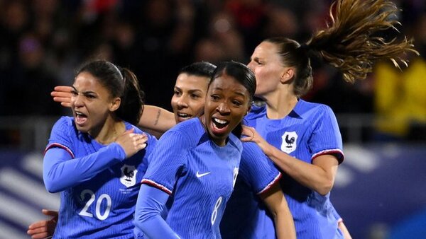 La selección femenina de fútbol de Francia golea en el debut del entrenador Hervé Renard