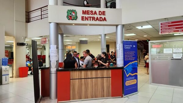 Municipalidad de San Lorenzo: imputan a funcionaria y suboficial por expedición irregular de registros - Nacionales - ABC Color