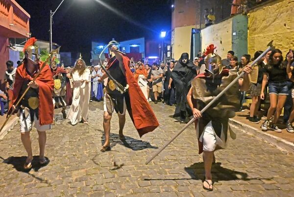 Semana Santa: vecinos de barrio Loma San Jerónimo recordaron la pasión de Cristo - Nacionales - ABC Color