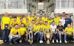 Franco alza la copa - Polideportivo - ABC Color