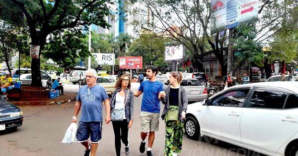 La Nación / Aumento de atractivos en Foz beneficia a CDE y más en Semana Santa