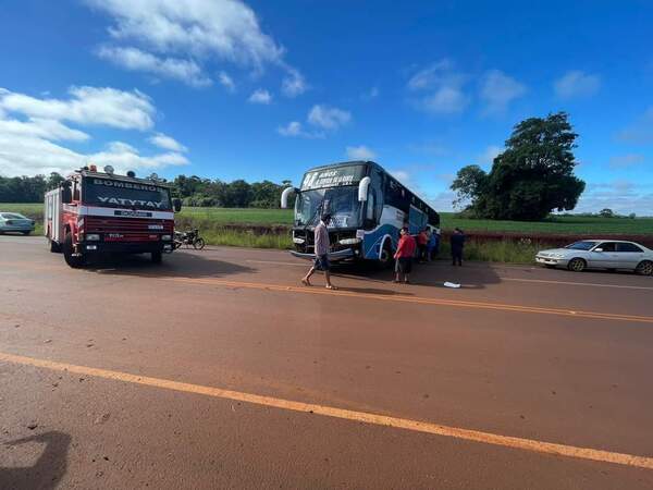 MALVIVIENTES HURTAN UN ÓMNIBUS Y CAYERON A UNA CUNETA - Itapúa Noticias