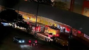 Bomberos controlan un incendio y reclaman por hidrante en PJC