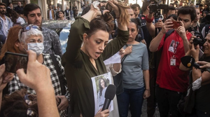 Irán instala cámaras para castigar a mujeres sin velo