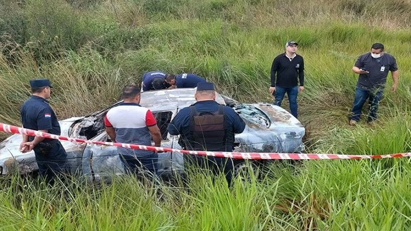 Paraguarí: Mujer muere calcinada en el interior de su vehículo - Noticias Paraguay