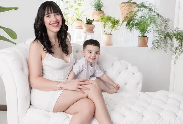 Alexia Notto, esposa de Miguel Almirón, posó con Francesco adelantándose al Día de la Madre - Gente - ABC Color