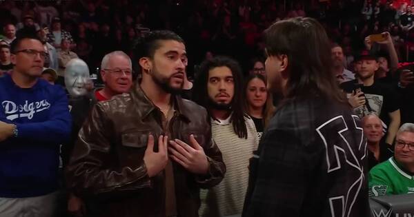 La Nación / ¡Sin piedad! Bad Bunny enfrentó a un luchador de la WWE y no la pasó nada bien