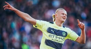 Versus / Manchester City goleó al Southampton y mete presión al líder Arsenal
