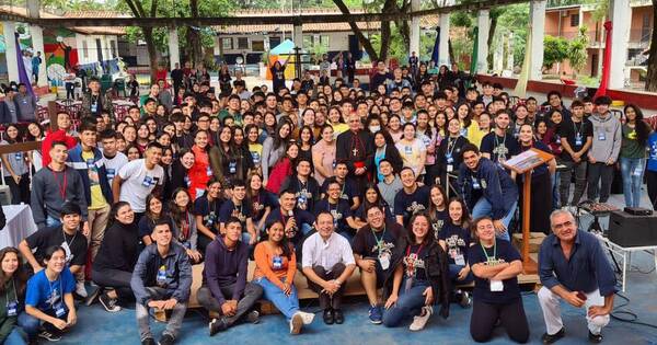 La Nación / El cardenal recorrió parroquias y observó la participación de entusiastas jóvenes