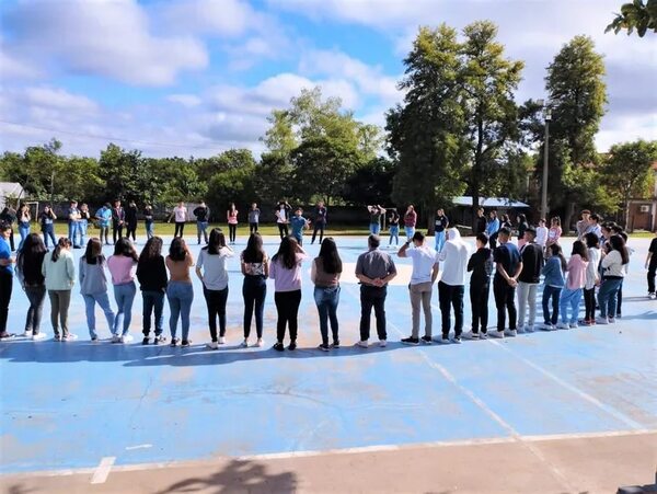 Jóvenes salen a la búsqueda de Jesús participando del triduo pascual en Carapeguá - Nacionales - ABC Color