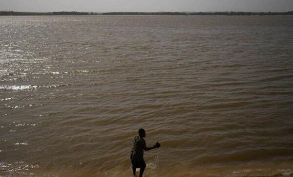 Un muerto y dos desaparecidos en naufragio con turistas en Brasil - Noticiero Paraguay