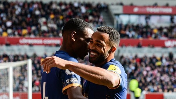 Newcastle responde al Manchester