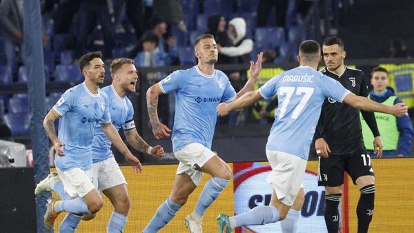 Lazio gana y puso cerco a la segunda plaza de la Serie A