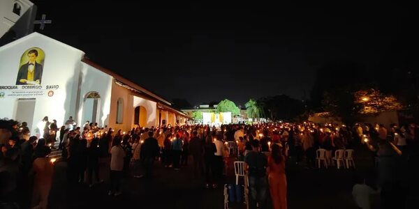 Emotiva celebración de la Vigilia Pascual en la Parroquia Domingo Savio - Nacionales - ABC Color