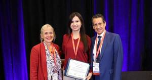 La Nación / Premian a nefróloga pediatra en congreso realizado en EEUU