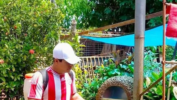Joven fumiga gratis e impulsa campaña para eliminar los criaderos