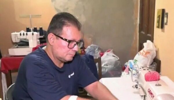 Don Tito vende sábanas para costear su tratamiento contra el cáncer - Noticiero Paraguay
