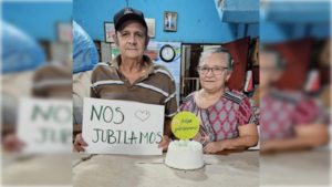 Emotivo: despenseros se jubilan tras más de 50 años de trabajo y enternecen las redes sociales