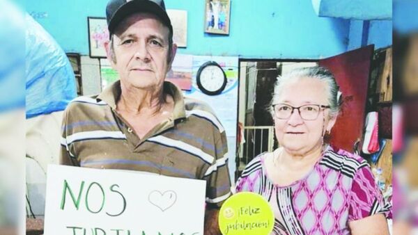 Pareja de despenseros se jubila tras 50 años