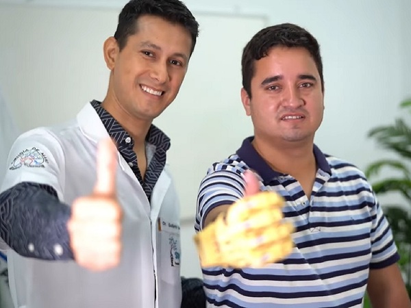 Profesional del IPS da una “mano” a su paciente - La Tribuna