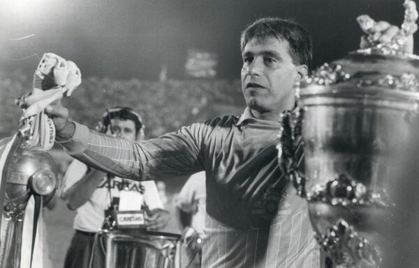 Diario HOY | 51 años del debut del histórico Ever Hugo Almeida en el fútbol paraguayo