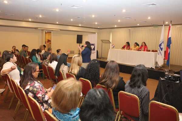 Densidad de profesionales enfermeros es 20 por cada 10.000 habitantes en el país | 1000 Noticias