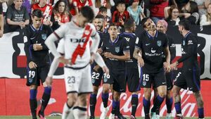 El Atlético de Madrid impone su ley en Vallecas