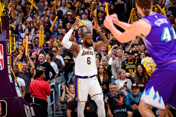 Versus / Los Warriors sacan boleto directo a playoffs y Lakers jugarán repechaje