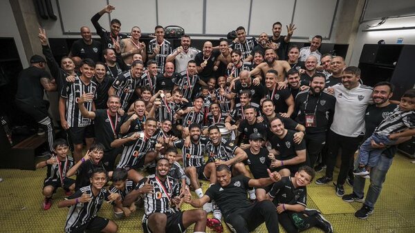Eduardo Coudet toma un respiro con título en Mineiro