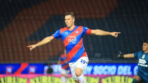 Versus / Cerro Porteño festeja gracias a Diego Churín