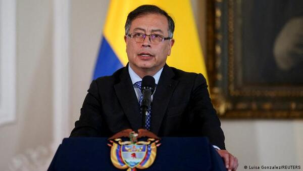 Colombia: Gustavo Petro abre posibilidad de reunirse con exjefes paramilitares