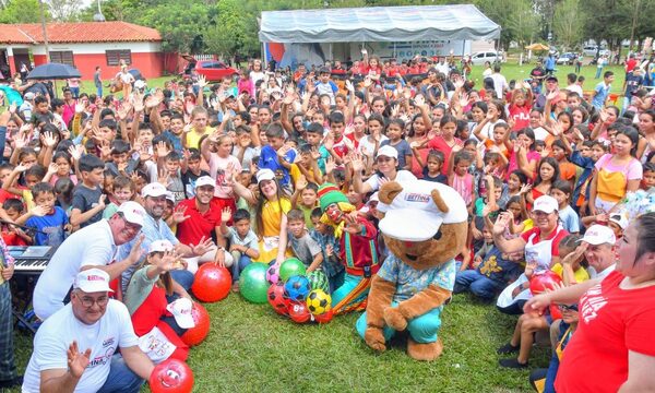 “Infancia Feliz” llega a Itakyry de manos de Bettina Aguilera, a más de mil niños – Diario TNPRESS