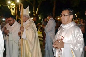 Escándalo por fotos “hot”: Laicos organizados seguirán con protesta hasta conseguir traslado de cura Hermosilla - Nacionales - ABC Color