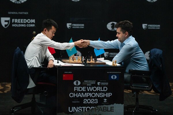 Versus / Nepomniachtchi se pone arriba en el Mundial de ajedrez tras ganar el juego 2 ante Ding Liren