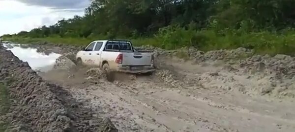 Tras las lluvias empeoran los caminos en el Alto Paraguay - Noticias del Chaco - ABC Color