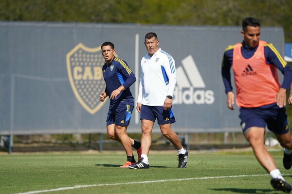 Versus / En el Boca Juniors de Romero y Valdez asume el nuevo DT, que busca sacarlo de la crisis
