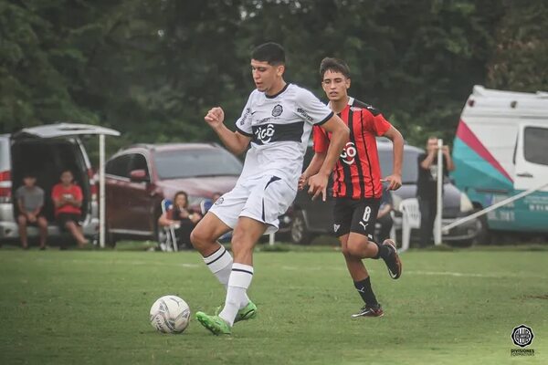 Sub 16: Pese a empate, los gumarelos siguen en la cima - Libertad - ABC Color