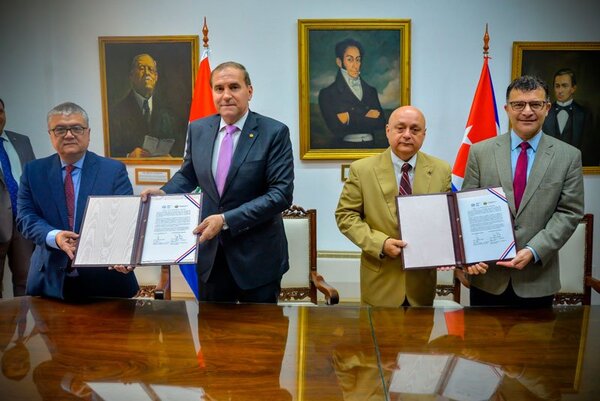 Paraguay entrega importante lote de materiales médicos a Cuba en carácter de ayuda humanitaria - Revista PLUS