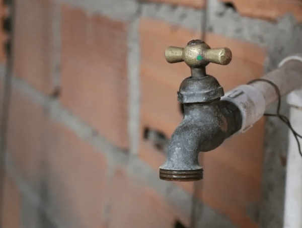 La mitad de los hogares paraguayos bebe agua contaminada, señalan · Radio Monumental 1080 AM