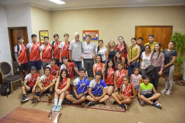 COMITIVA DE LA FEDERACIÓN ENCARNACENA DE VÓLEY VISITÓ AL GOBERNADOR DE ITAPÚA