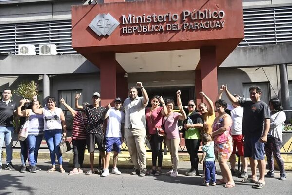 Vecinos de Zeballos Cue exigen reponer a fiscal Armando Cantero - Nacionales - ABC Color
