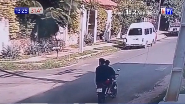 Motochorros atacaron a una mujer en Luque - Noticias Paraguay