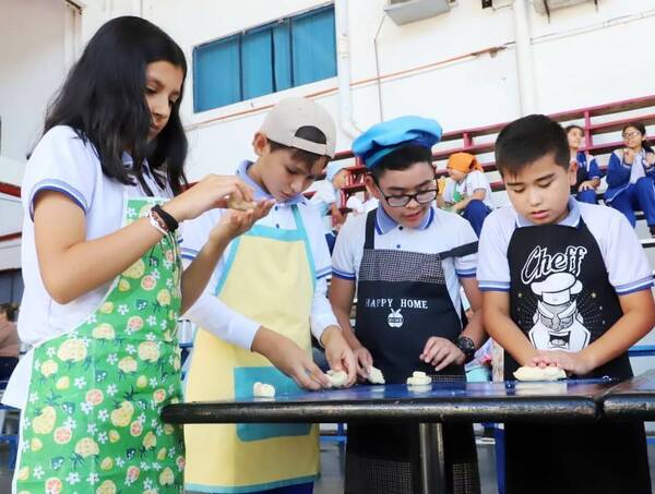 Alumnos elaboraron chipa en esta Semana Santa