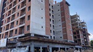 ESSAP pilla otra conexión clandestina en lujoso edificio de Luque