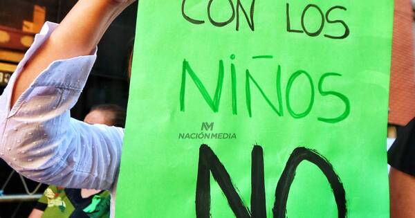 La Nación / Padres se oponen a que alumnos acusados de abuso sexual formen parte de colegio religioso