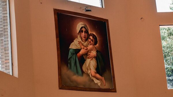 Roban imagen de la Virgen de Schoenstatt de una capilla