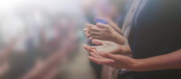 Restricciones religiosas motivadas por una ideología política antirreligiosa (comunismo) y por el control totalitario del gobi