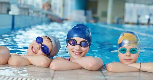 La Nación / Viral: profe de natación advierte que los niños no deben usar traje de baño de color azul