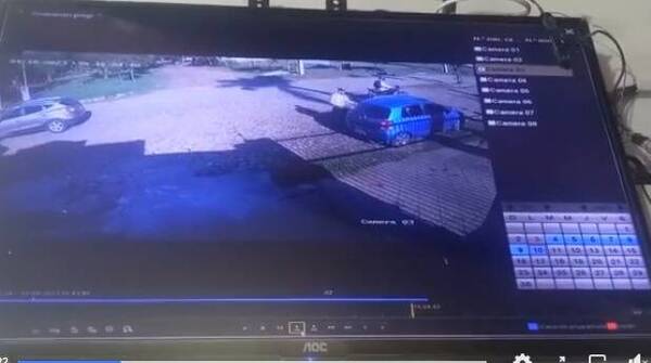 [VIDEO] En segundos le robaron el dinero por la venta de su auto