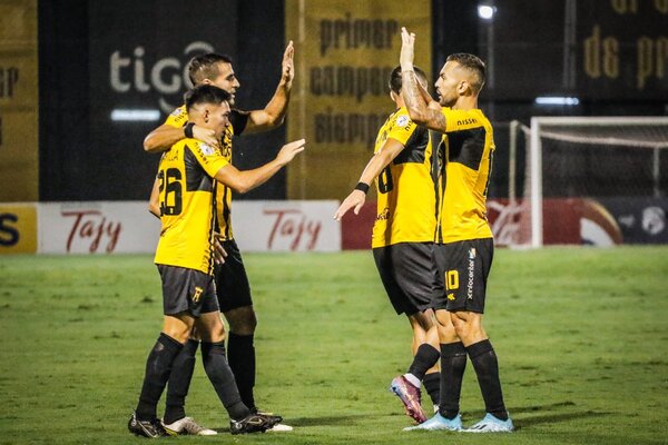 Guaraní triunfa y vuelve a ser escolta | 1000 Noticias